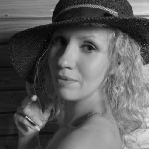 Caroza_Karu 40 Jahre, aus Hannover