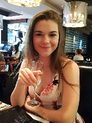 chichi_3w9y 20 Jahre, aus Dortmund